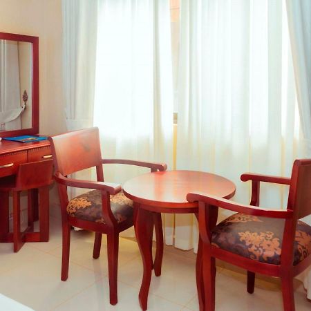 Sapphire Hotel Entebbe Kigo Kajansi Exterior photo